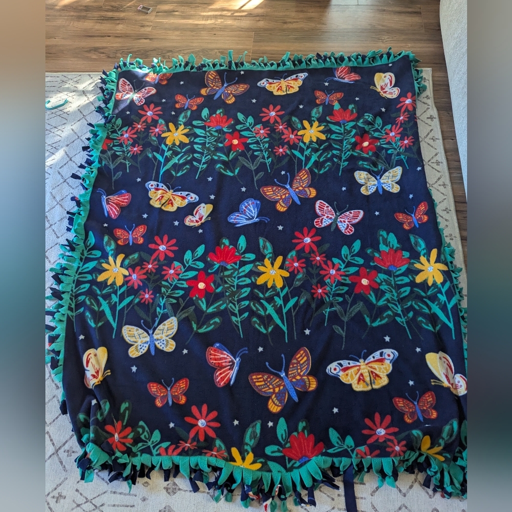 Like New Fleece Butterfly blanket 64x52 Navy And Green.